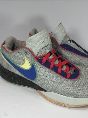 Nike Men's Size 11 Basketball, LeBron XX/ 20 James Pink Diamond Collection EUC